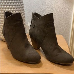 Report women’s brown suede ankle boots size 8.5